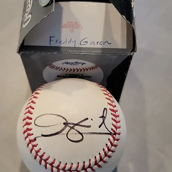 Baseball signed by Freddy Garcia - Picture 3 of 3